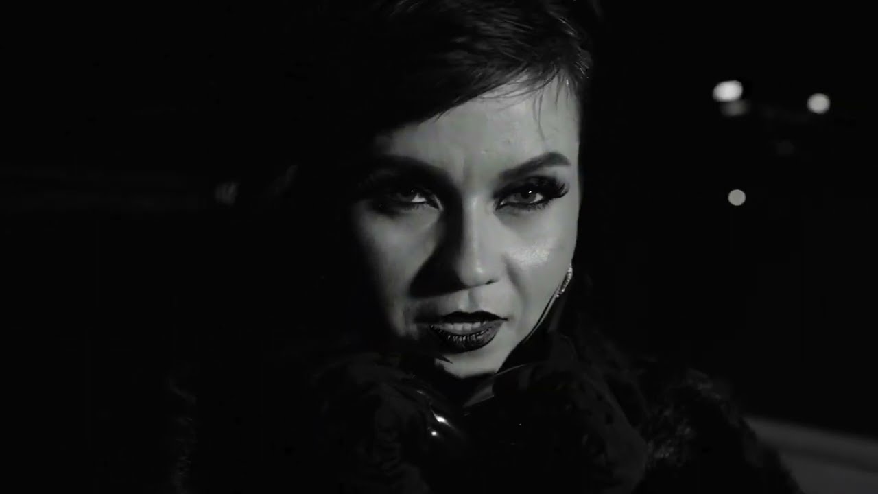 V&Iuml;KAE - SWIPE RIGHT (Official MV)
