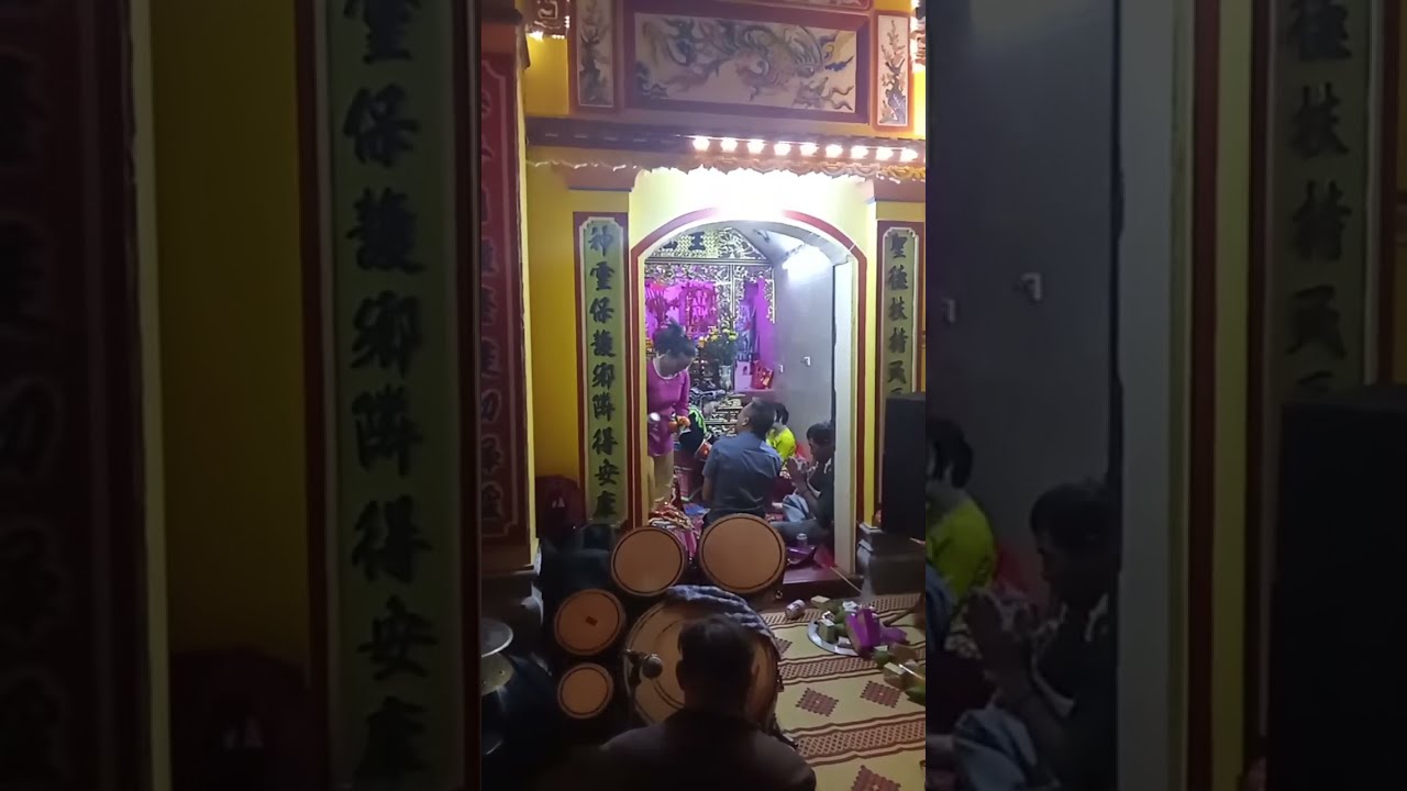 Cô Đồng Mừng hầu các ngài tại miếu khu p3