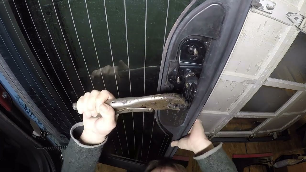 06-12 Ford Rear Wiper in a glass window Diagnose & Repair