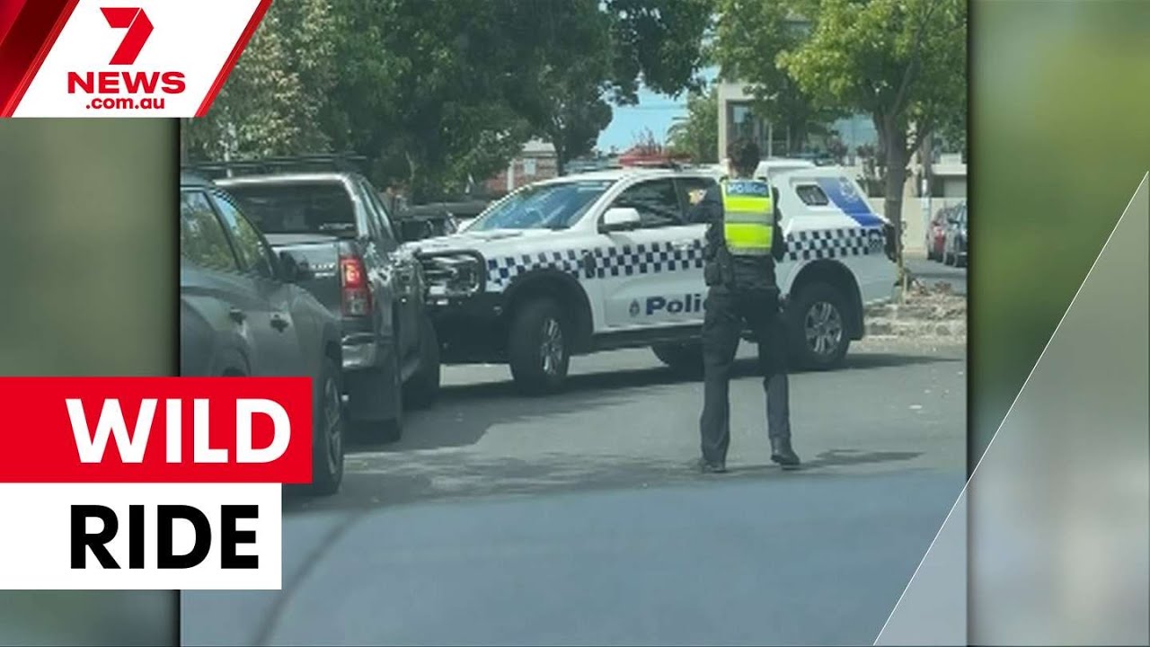 Moment of madness: Alleged car thief's wild getaway attempt at Armadale | 7NEWS