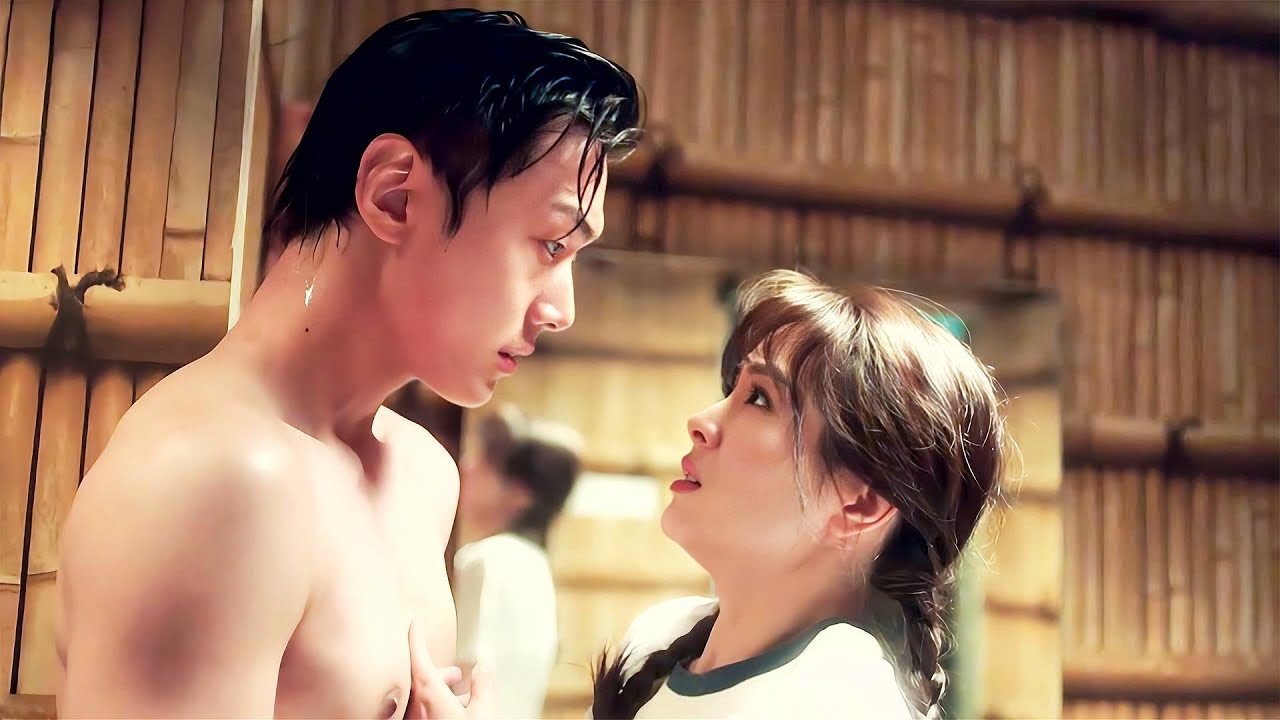 【IndoSub】Cinderella pergi mandi dan tiba-tiba melihat tubuh telanjang sang CEO.💖Film