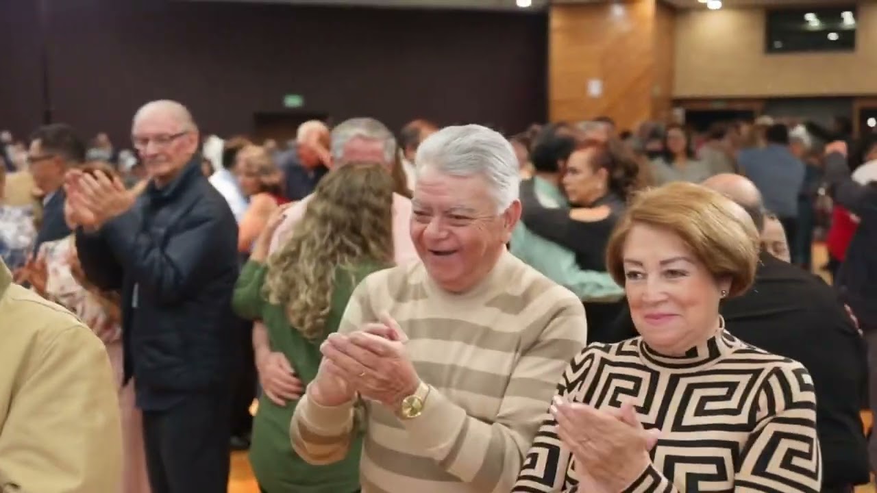 ￼ extraños en la Noche ￼