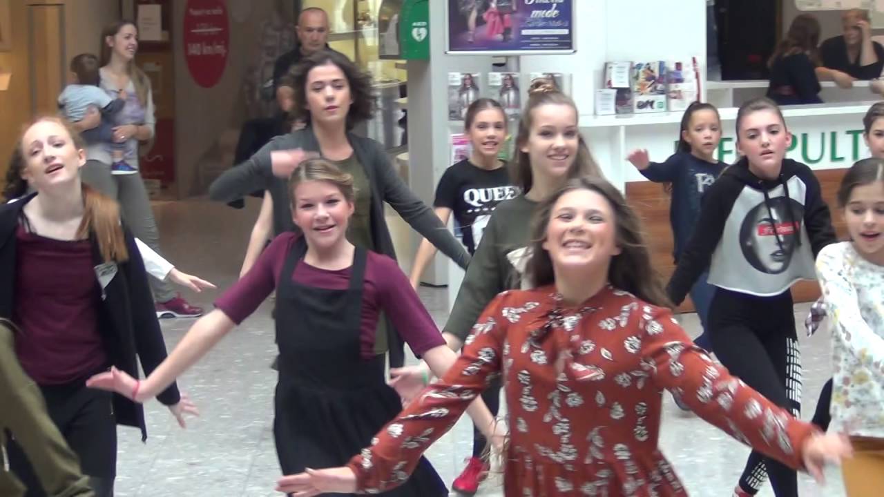FLASH MOB DANCE CLUB LANA
