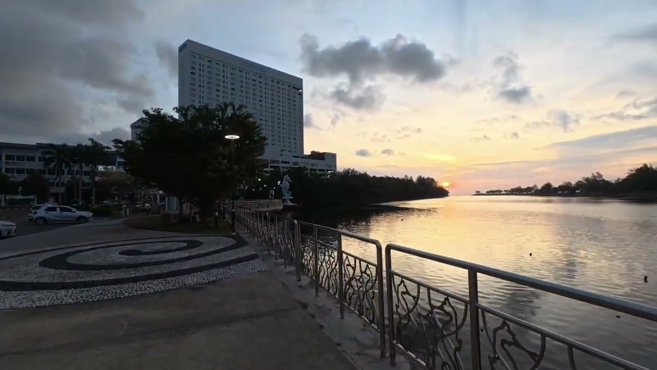 VIEW WATERFRONT MIRI // SUNSET // TUGU SEAHORSE #fypシ #mirisarawak #travel #travelvlog #sunset 