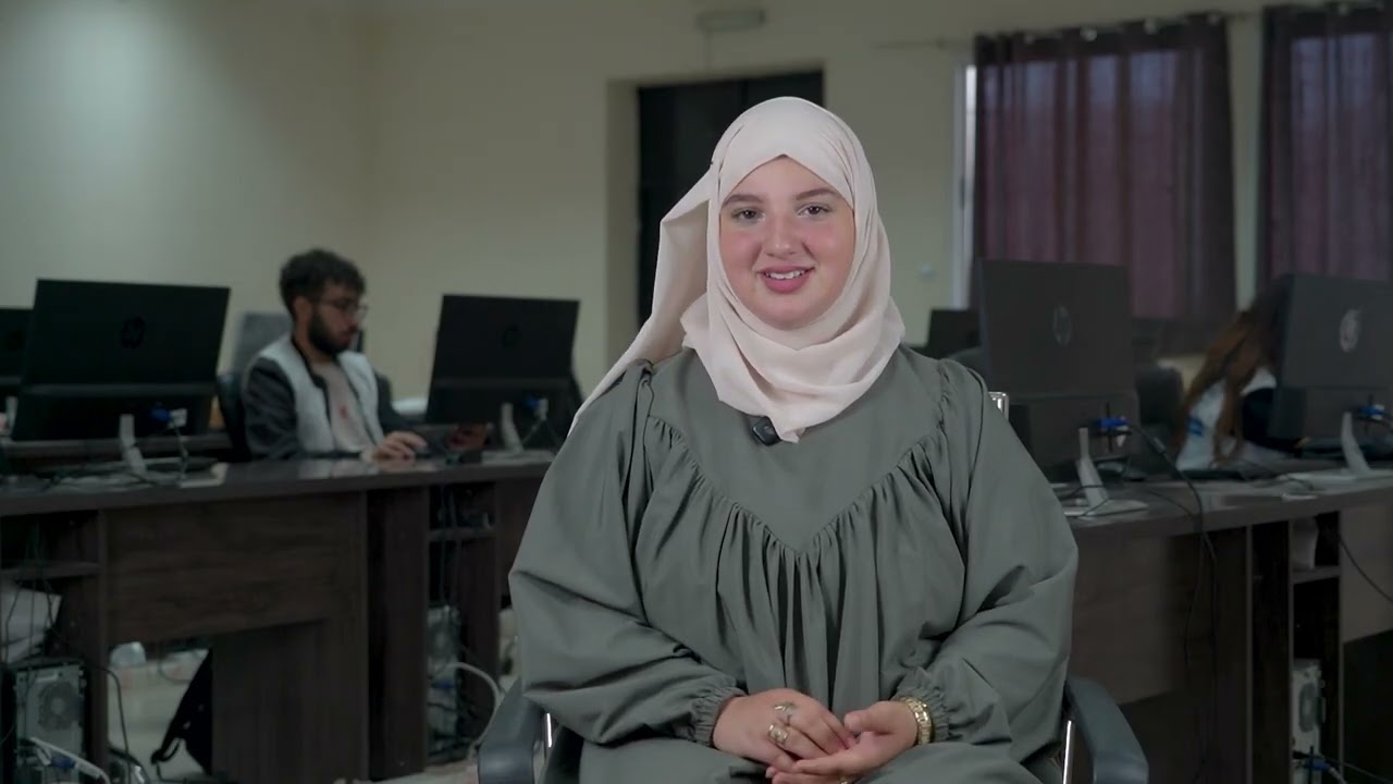 سارة عمري متخصصة في فن المخطط المعلوماتي - أولمبياد المهن 2025