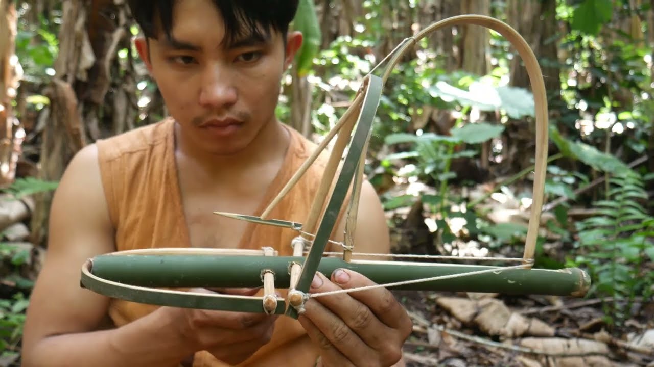 primitive method to be looking for food in the jungle for survival episode 98 I got a wild chicken
