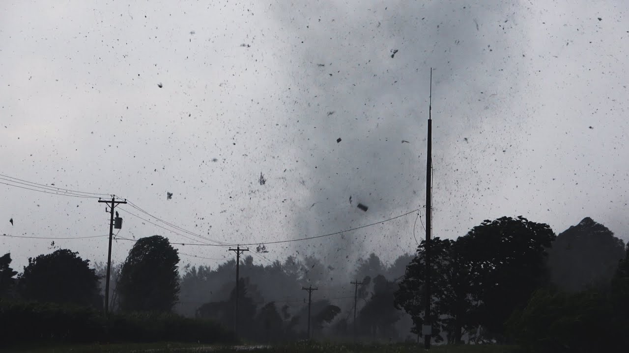 Tornado Hits Sauk City, Wisconsin (Close-Range!) | July 16th, 2025