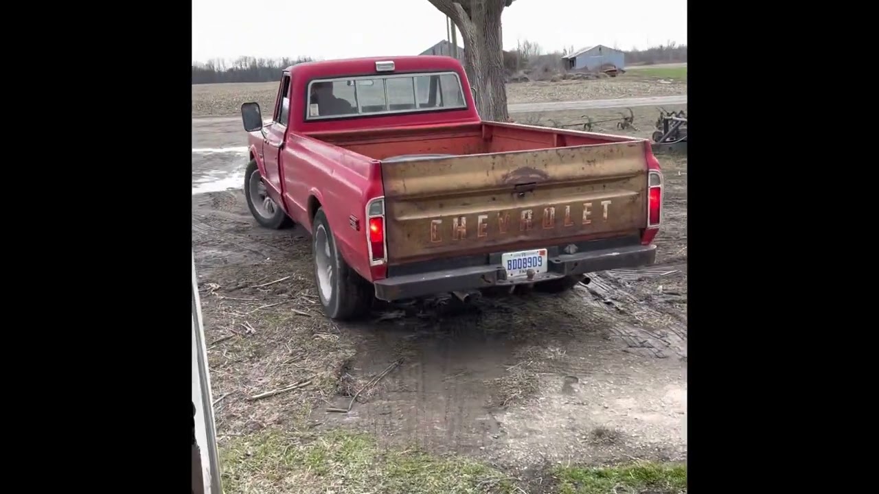 STRAIGHT PIPED 1971 CHEVY C20 FARM TRUCK