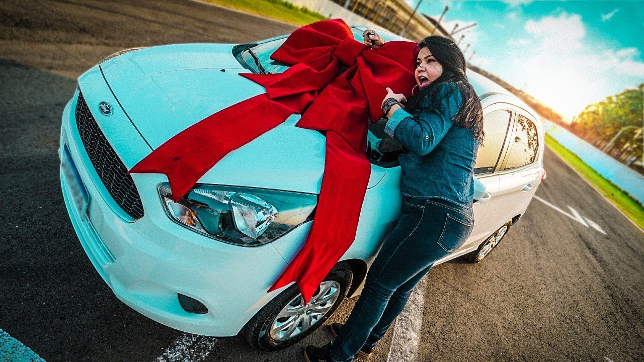 DEI UM CARRO NOVO DE PRESENTE PARA MINHA MÃE !