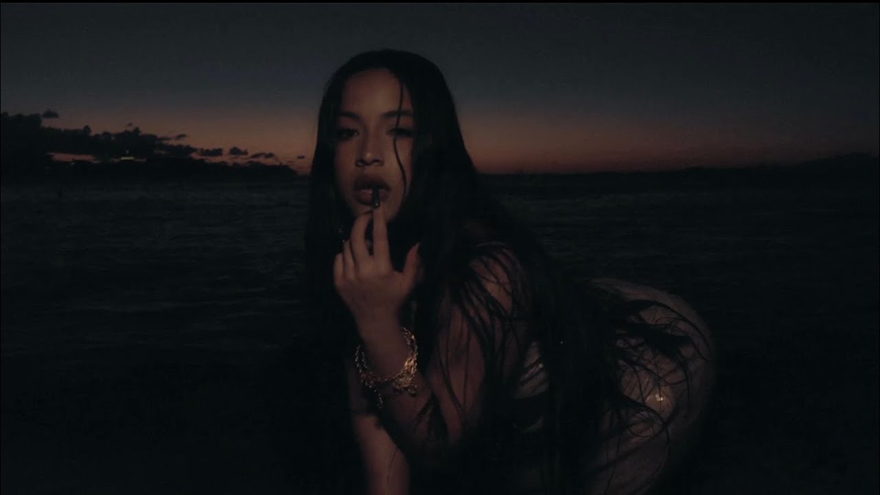 Naiee - Love Potion (Video Official)