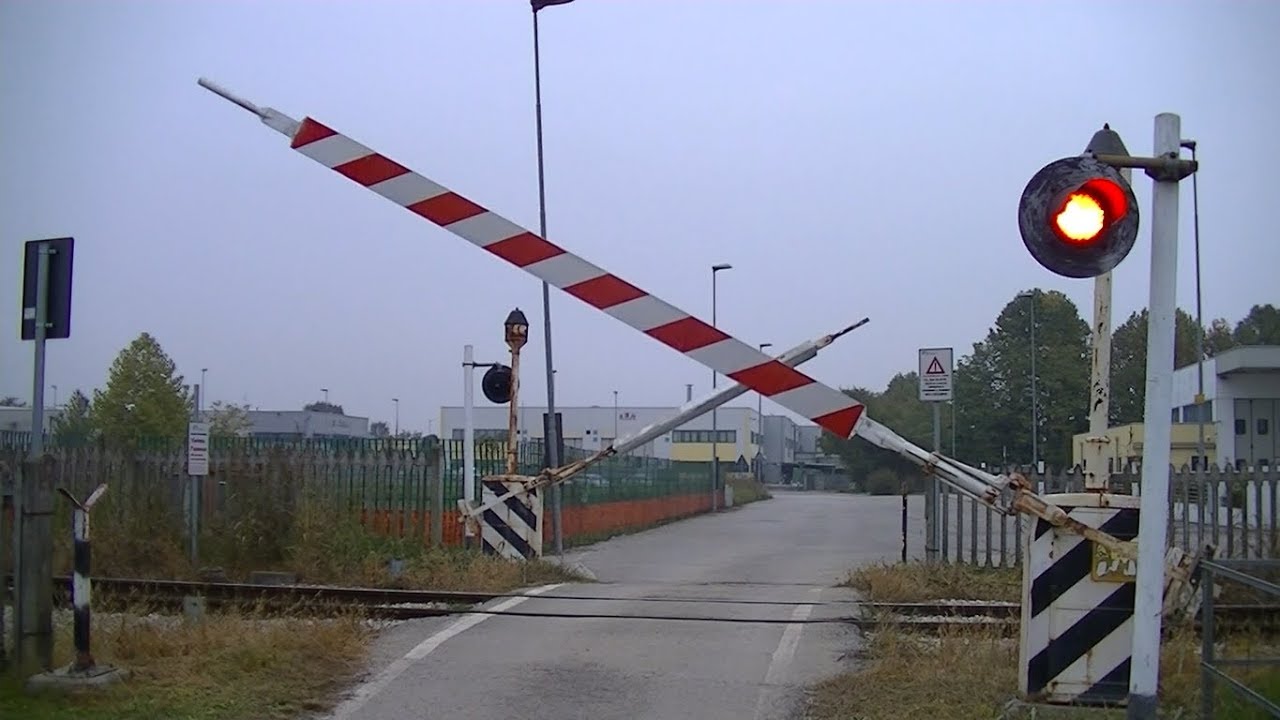 Spoorwegovergang Postioma (I) // Railroad crossing // Passaggio a livello