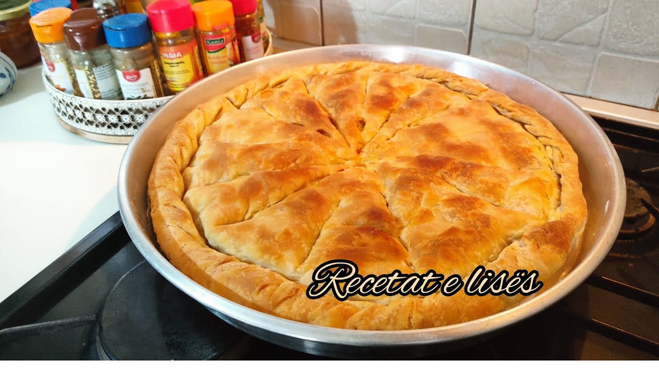Si mund të hapim 8 petë njëherësh në përgatitjen e një byreku me presh ✓ Recetat e Lisës
