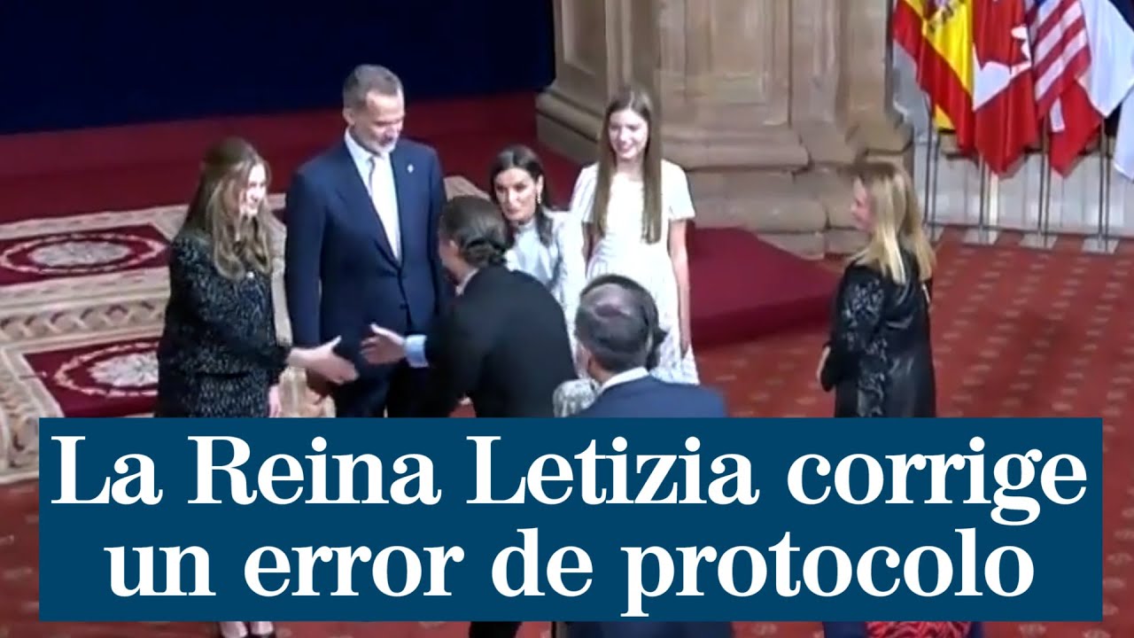 La Reina Letizia no duda en corregir un error de protocolo en el besamanos