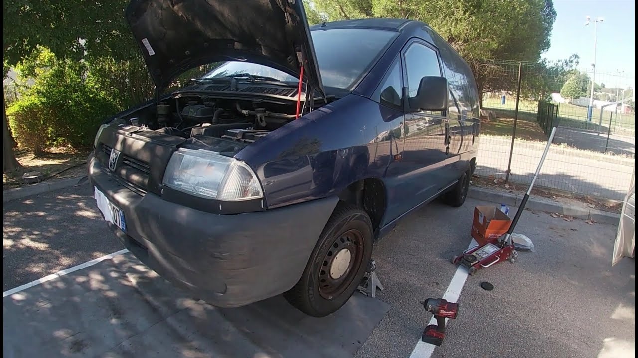 Remplacement Kit embrayage / Peugeot Expert 1.9 diesel / clutch replacement.