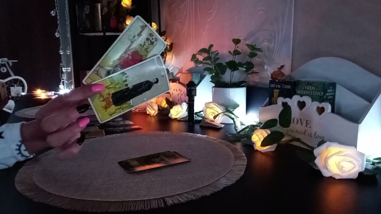 Ritualul cuiva a dat greș, femeia este Marea  Preoteasa iar bărbatul ăsta este speriat și bântuit!