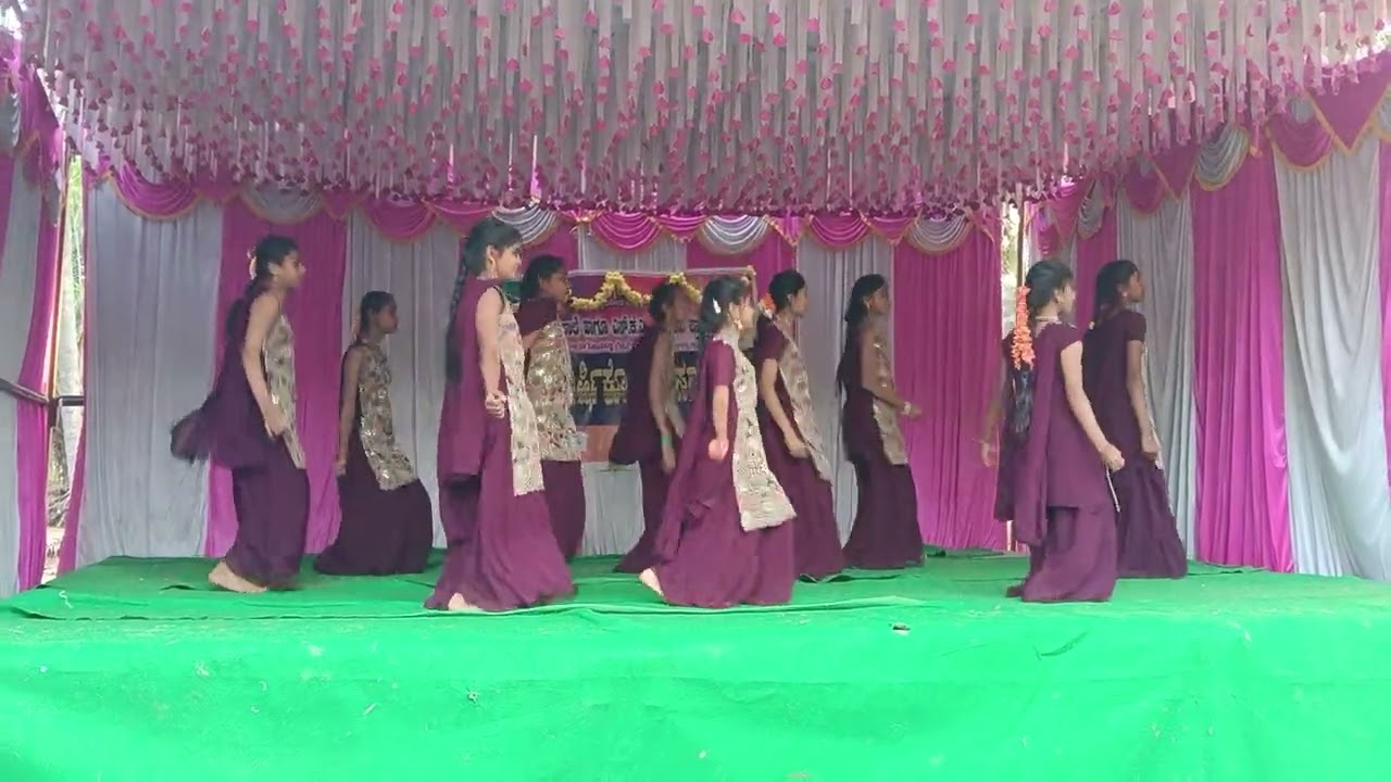 S. K. S HIGHER PRIMARY school MAYAGONAHALLI 7th girls
