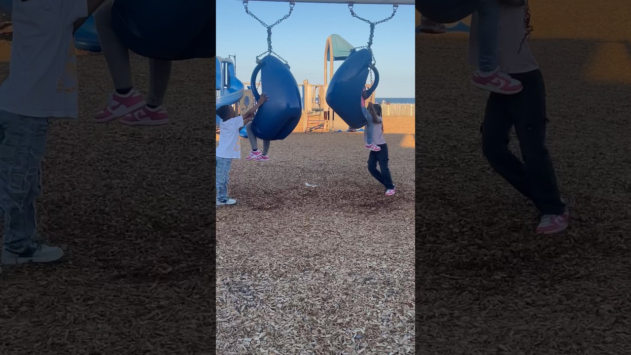 Two sets of twin siblings play at the park. #blacksinglemom  #lifestylechannel #twosetsoftwins #fun