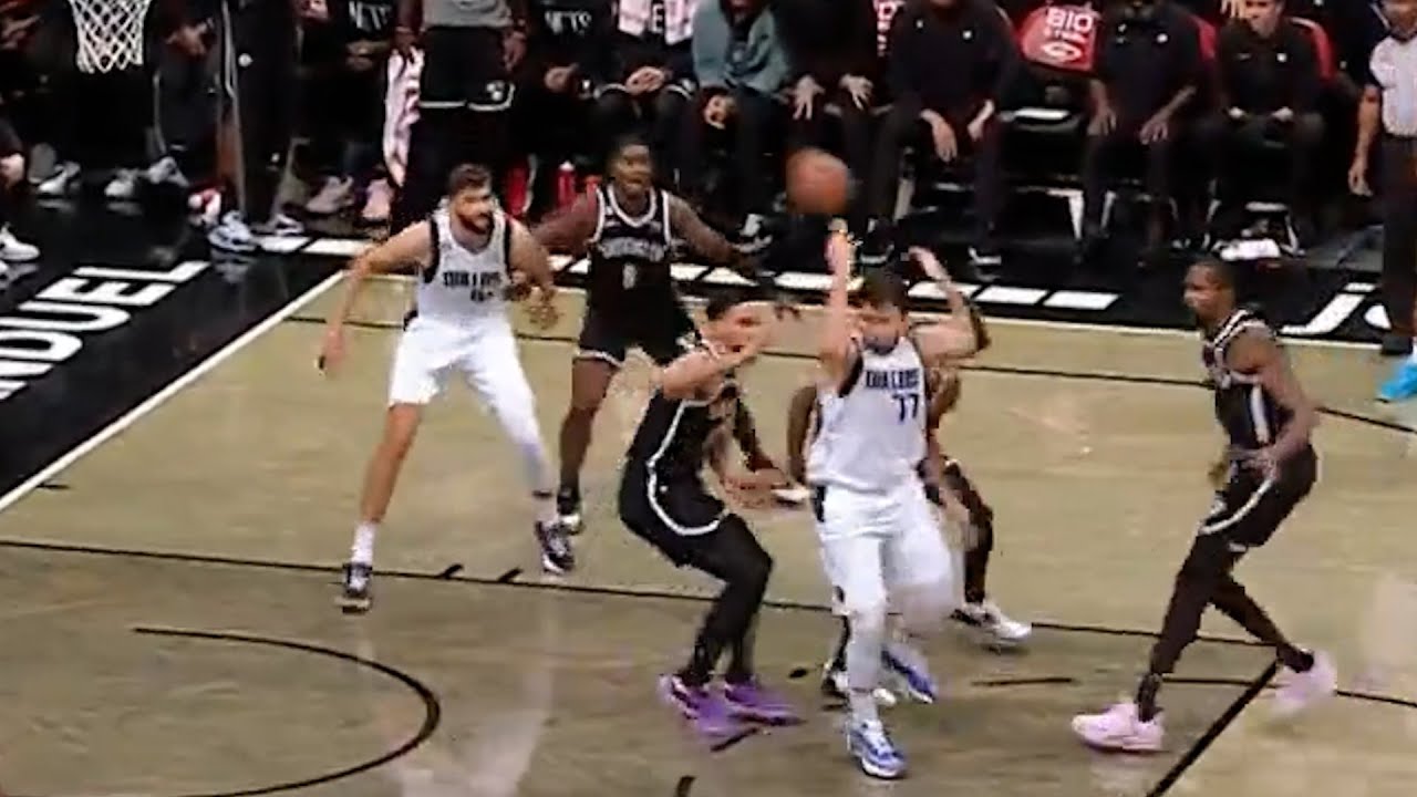 Luka Doncic 300IQ NO-LOOK dime through 3 defenders🤯