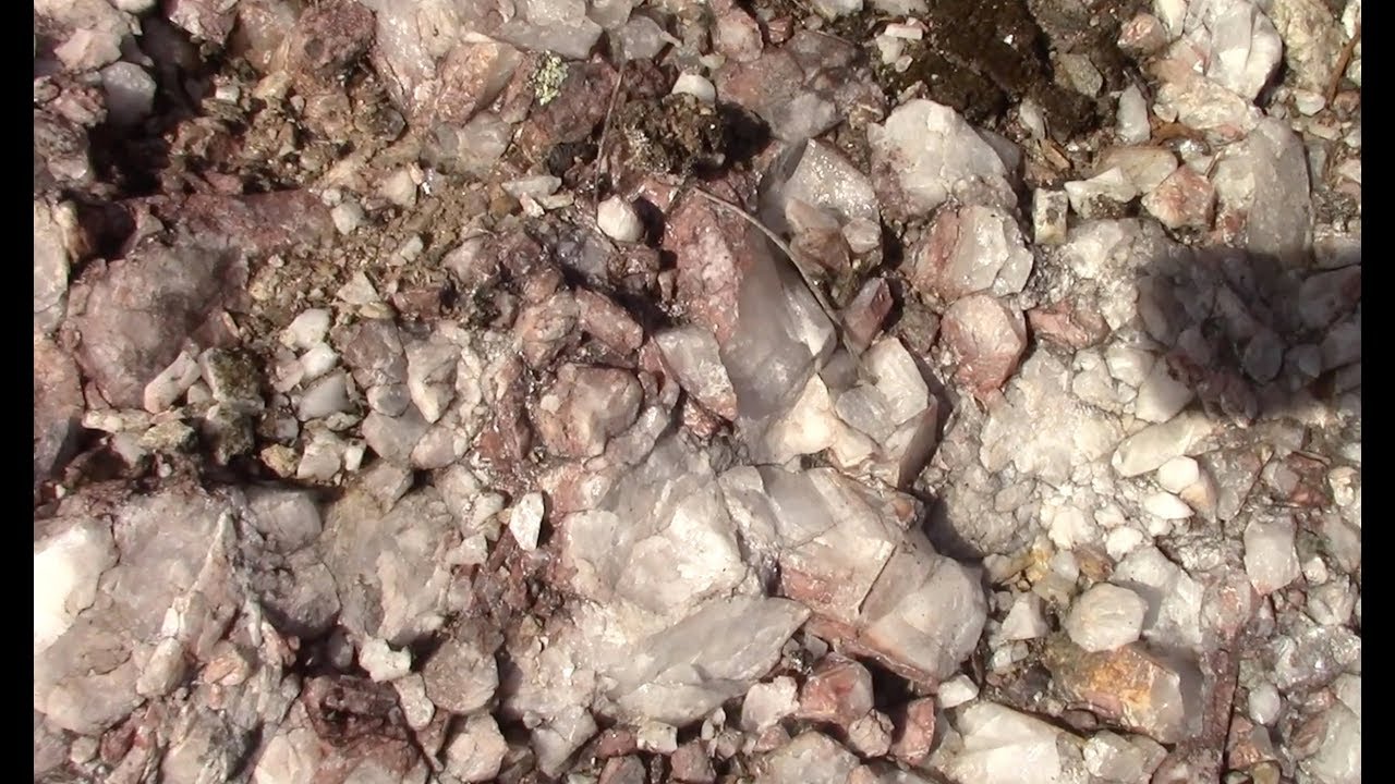 ROCKHOUNDING roadside spot for QUARTZ CRYSTALS in southern Ontario