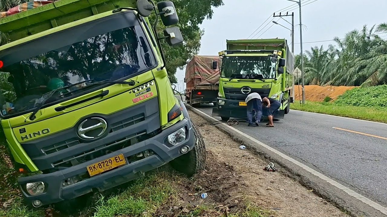 EVAKUASI-TRIK JITU SUPIR TANGKI 