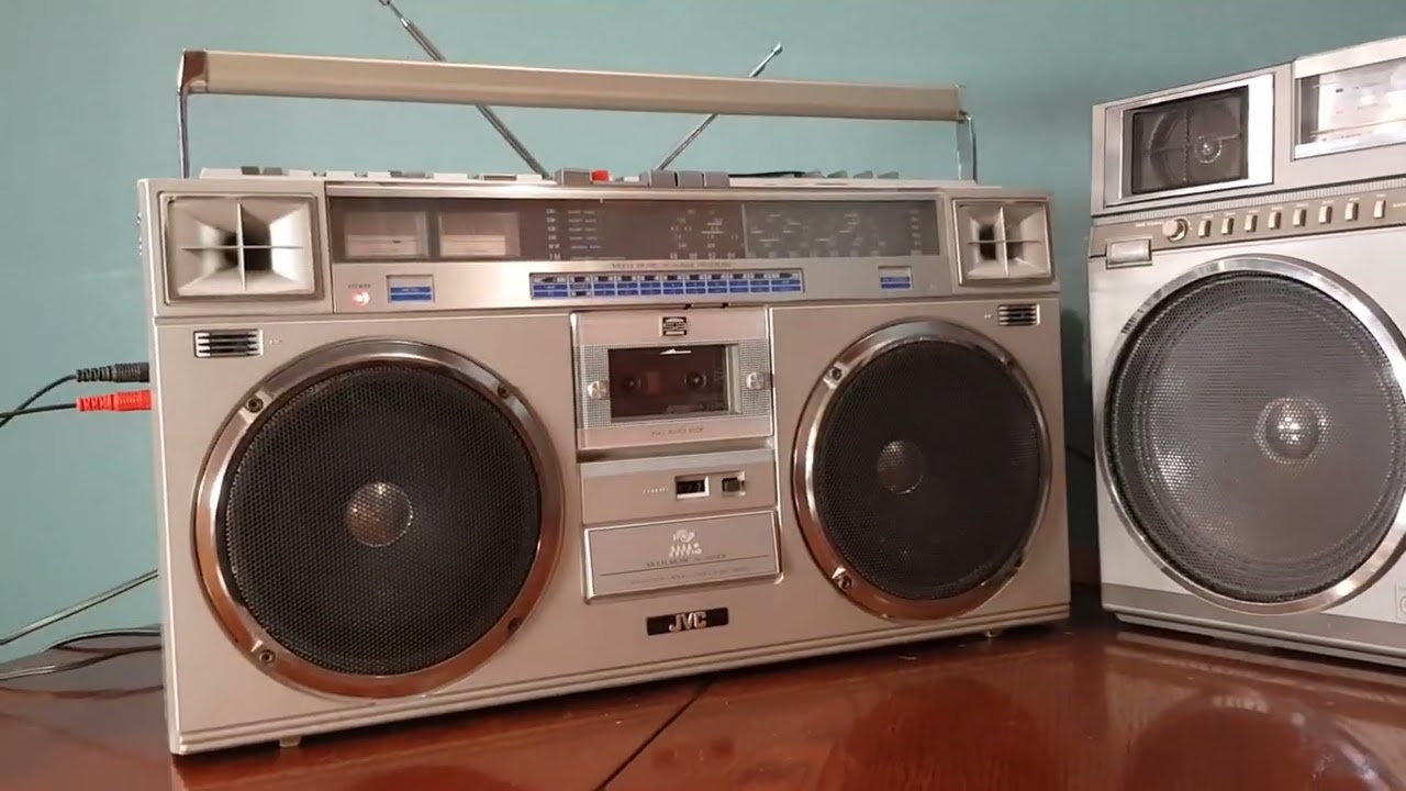 JVC RC-M90JW и JVC RC-M70W различия