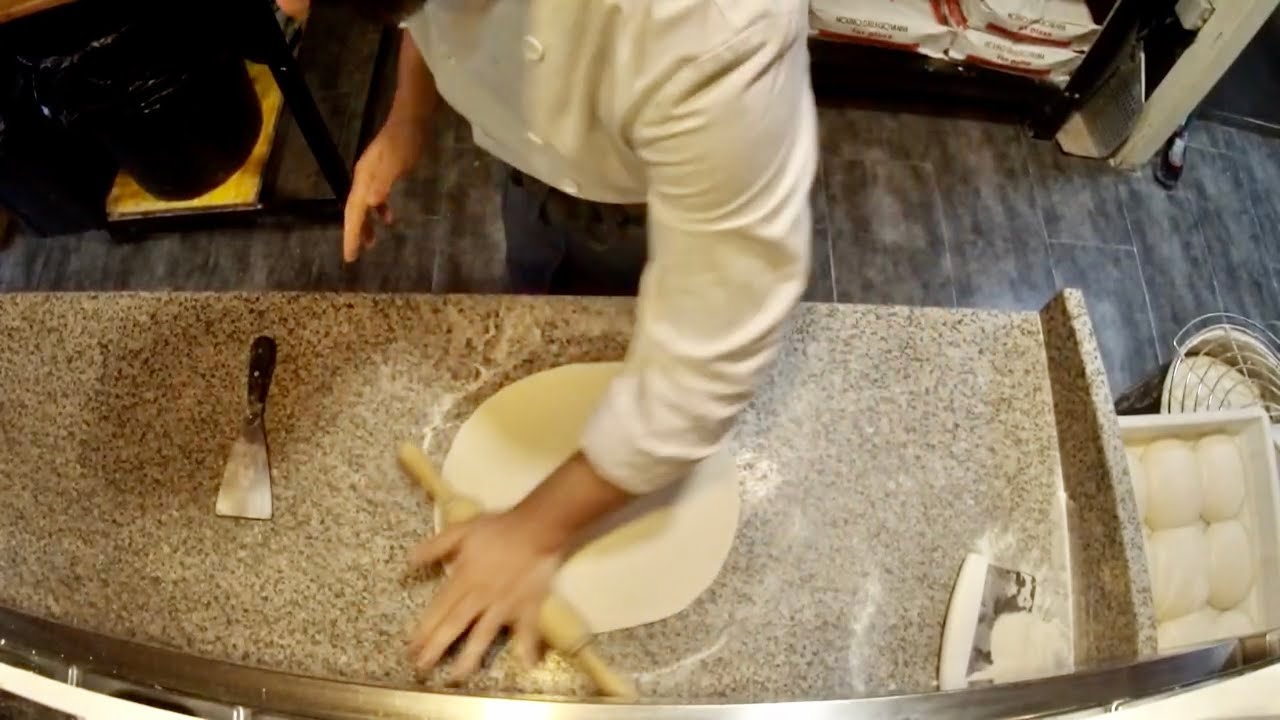 PIZZA (tonda) ROMANA l Fina e croccante l  Obligatorio stendere con il mattarello.