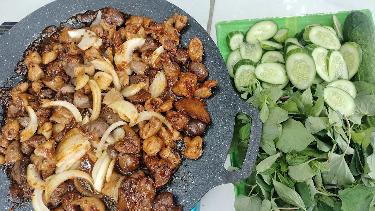 Cùng làm và thưởng thức lòng gà , ruột xào cay kèm rau sống | NGÂN NGUYỄN 