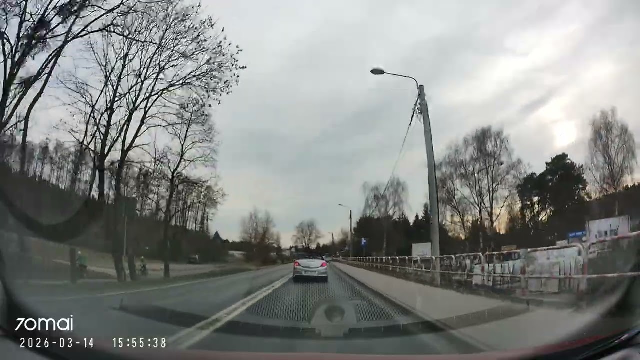wymuszenie i nie trzymanie rąk na kierownicy