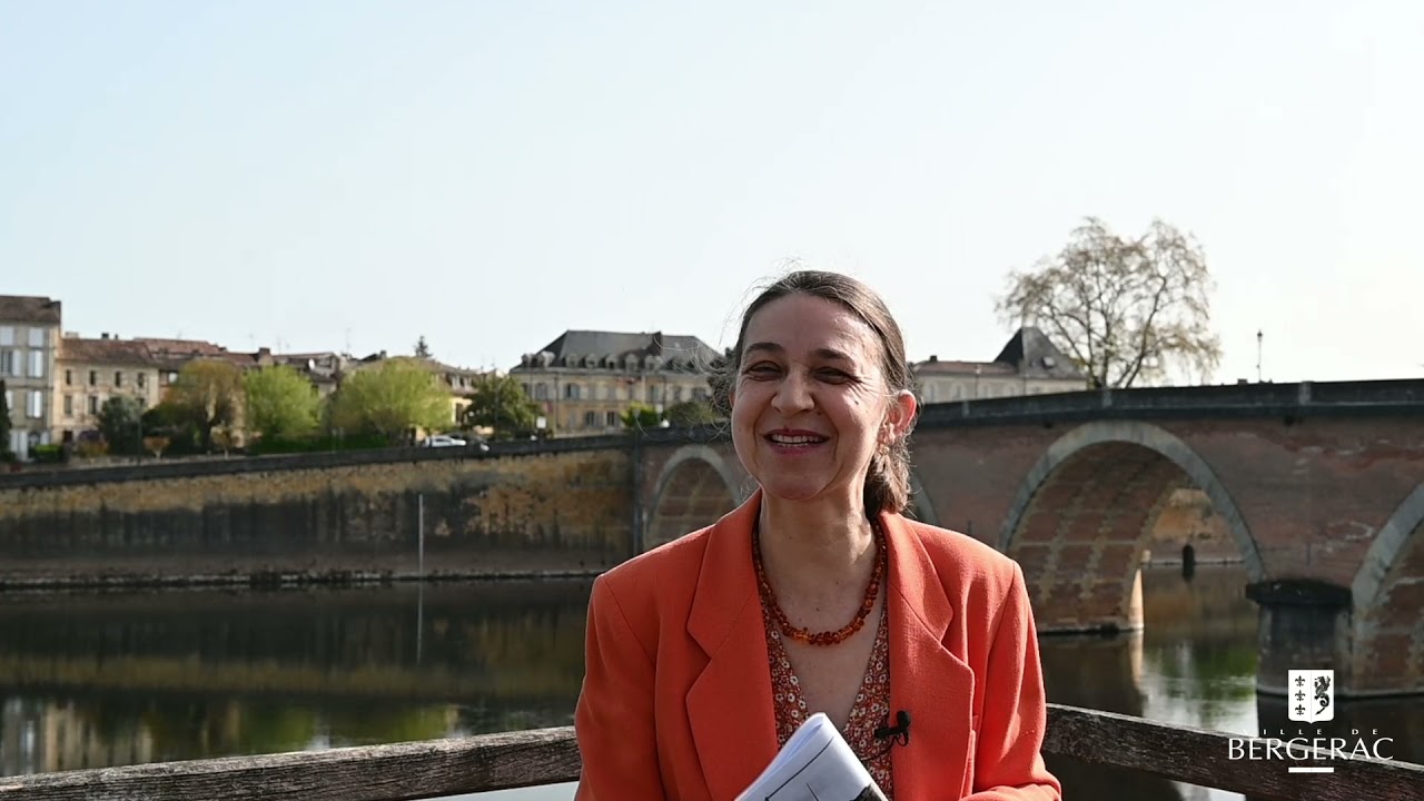 L'Oeuvre du Café sur les candélabres du Vieux Pont de Bergerac