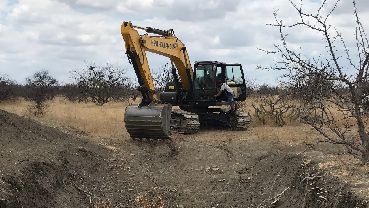 Ampliando Barreiro de trincheira para armazém  água das chuvas - NORDESTE VÍDEOS