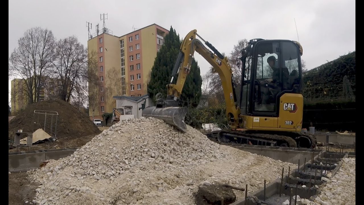 Stavba základových pásov a dosky rodinného domu.