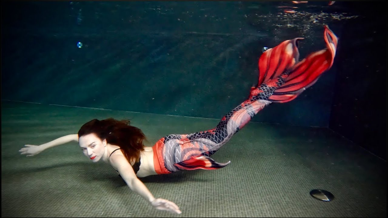 MERMAID SWIM IN CRIMSON KOI FINFUN ELITE IN BLACK POOL