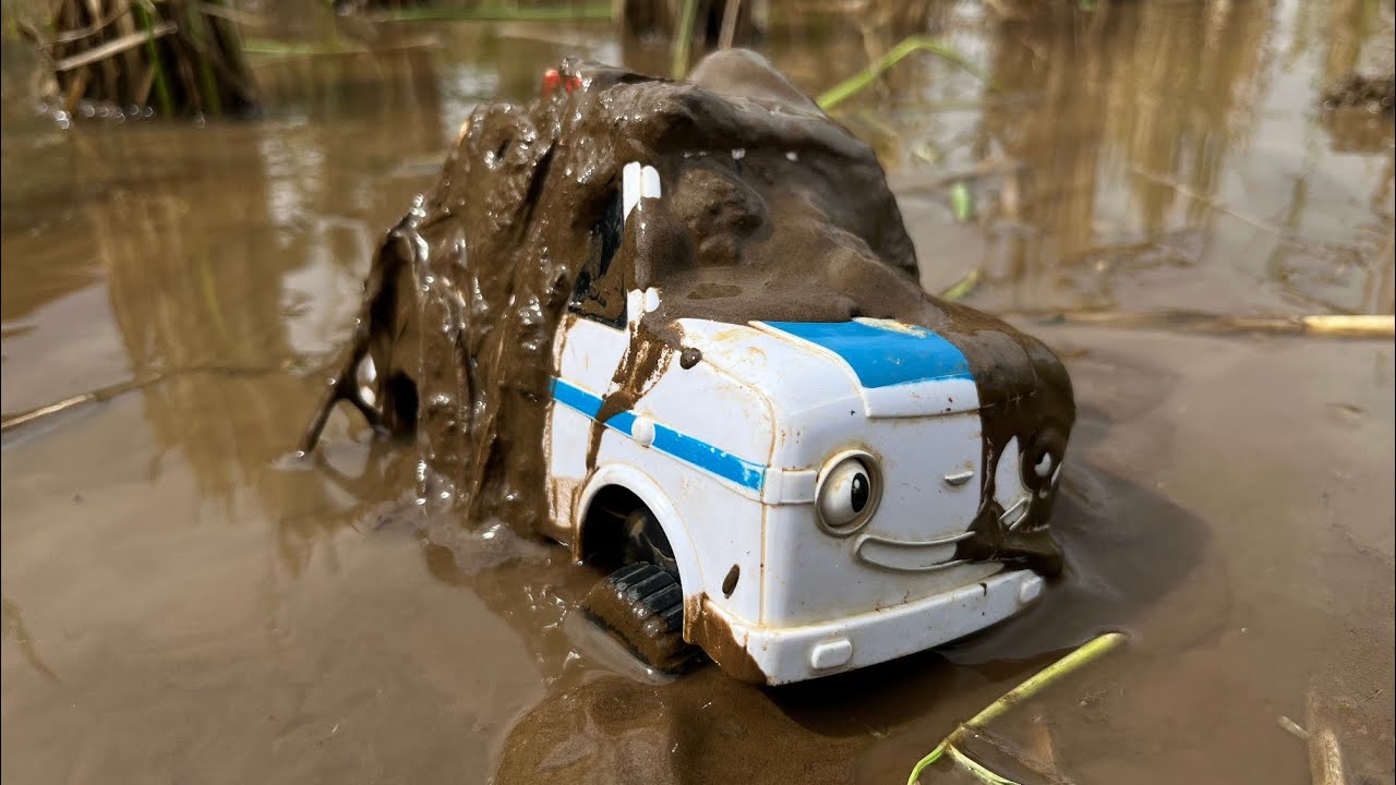 Temukan & membersihkan mobil mobilan polisi, mobil ambulans, truk molen, excavator, buldoser