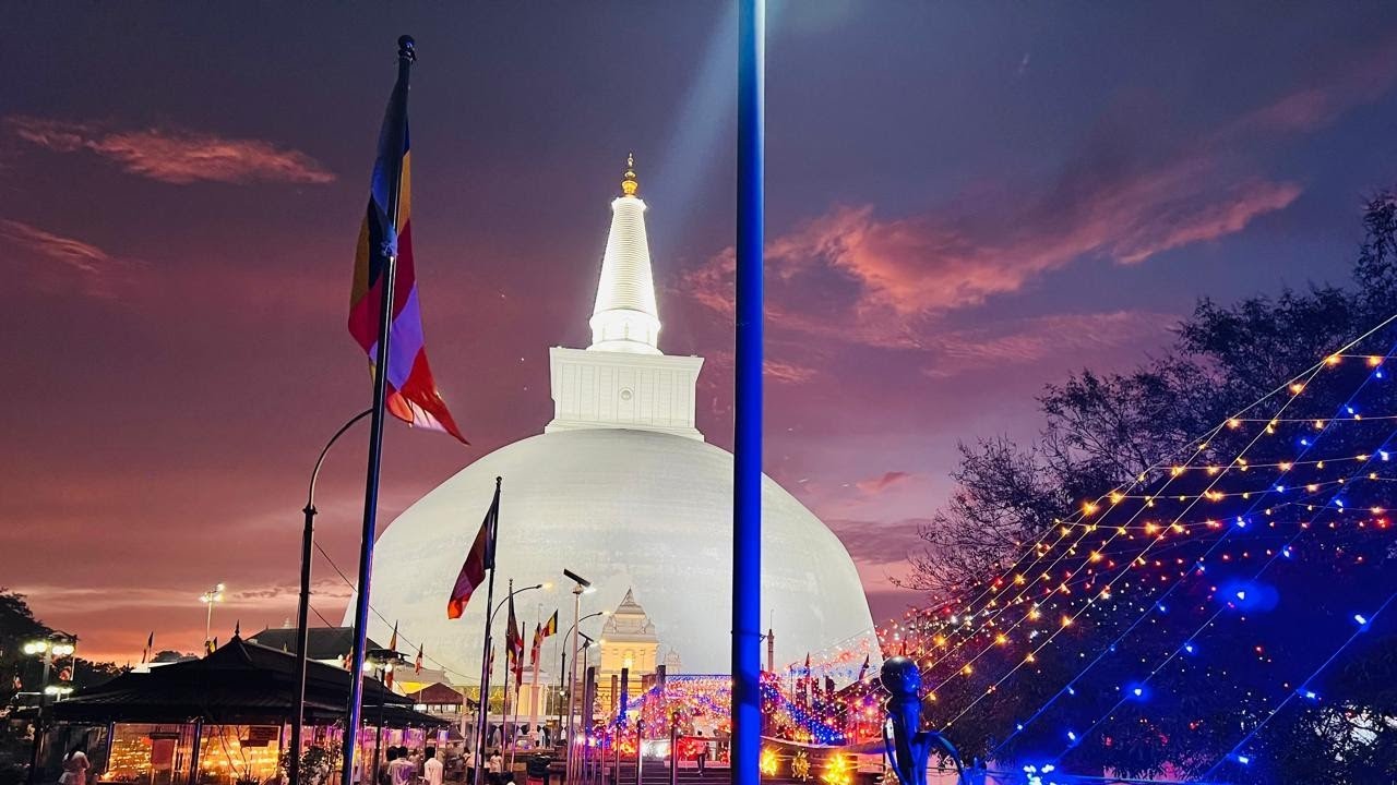 රුවන්වැලිසෑ බටහිර වාහල්කඩ පූජාව 2025-12-05