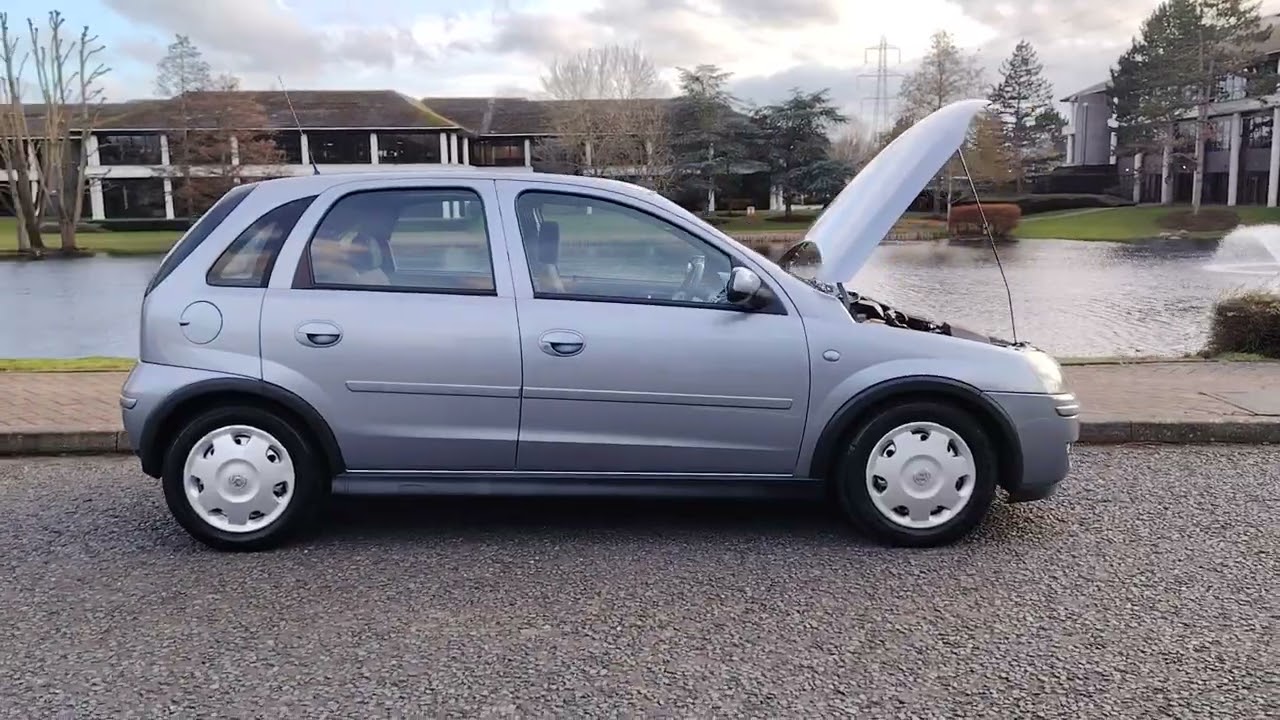 KM04TKE Vauxhaul Corsa 1.4 Design Hatchback 5 door Petrol Automatic car. 