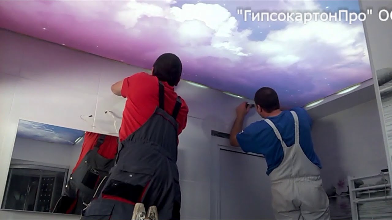 Опънат таван с фотопечат и диодно осветление в баня