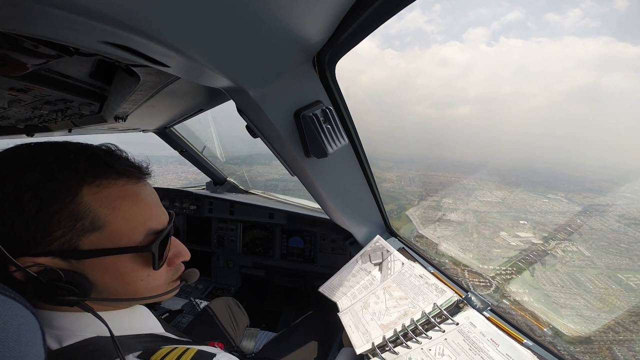 Landing at El Dorado International Airport (SKBO), Airbus A320-214S N477AV Avianca