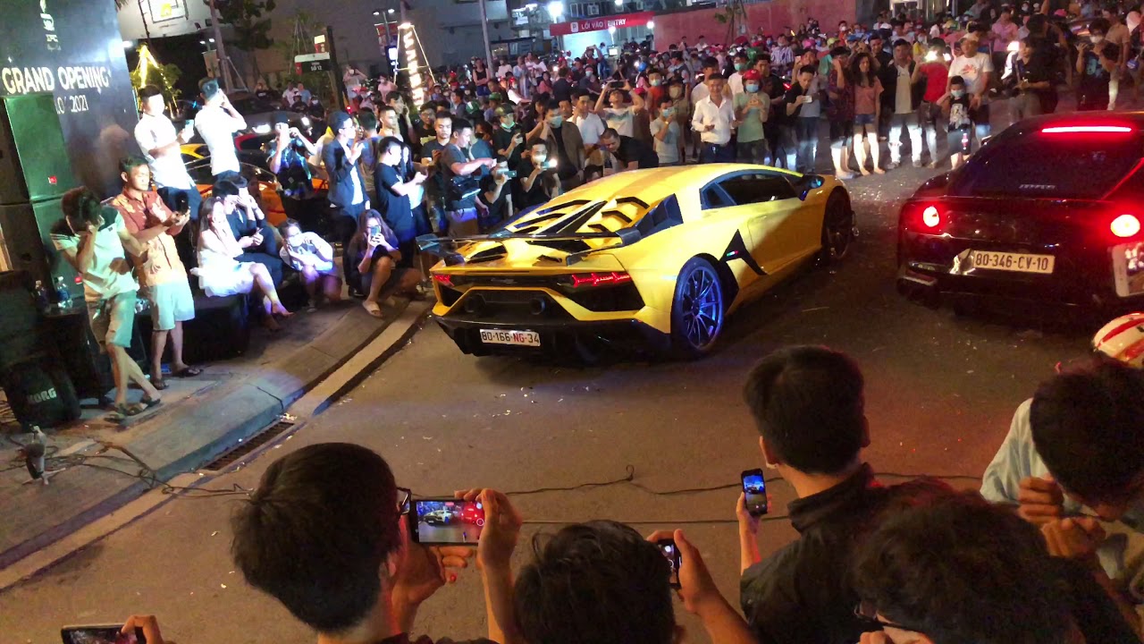 Lamborghini Aventador SVJ nẹt pô náo loạn khai trương SPC Elegant Cafe