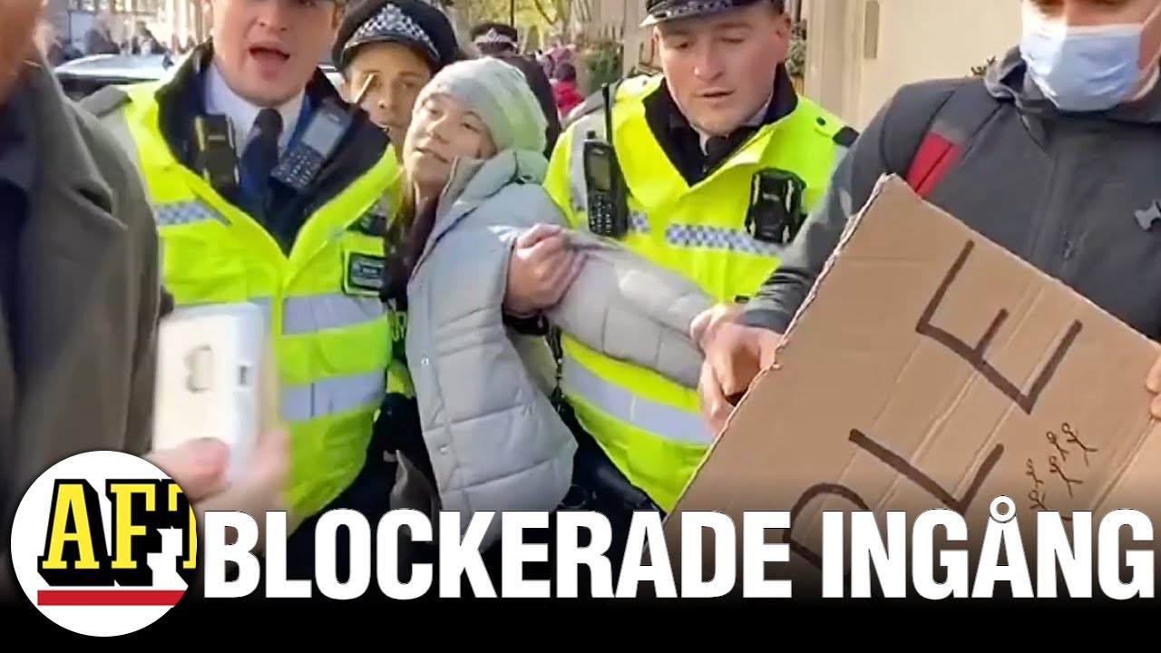 Här grips Greta Thunberg av brittisk polis