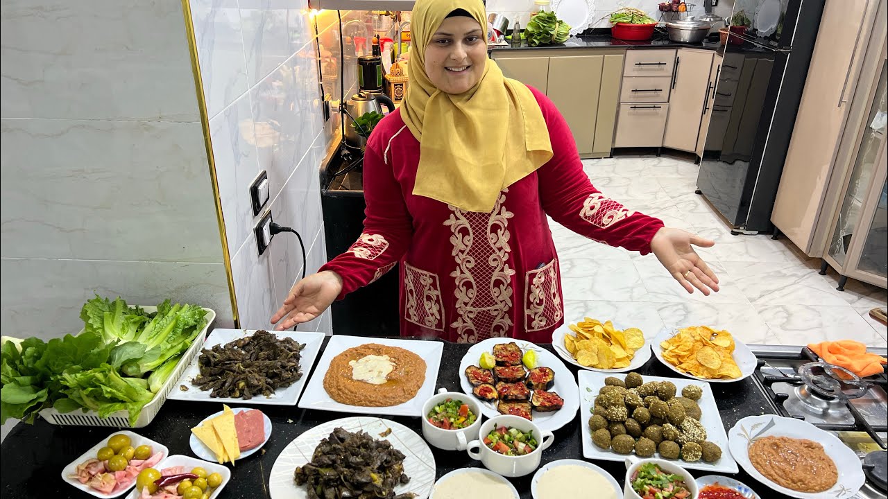 النهارده فى عروض ومفاجآت🔥ولو خلصت العروض انا مش مسؤلة 👌وفطارنا فول وفلافل ❗️ولو خلص الفول انا مش⁉️