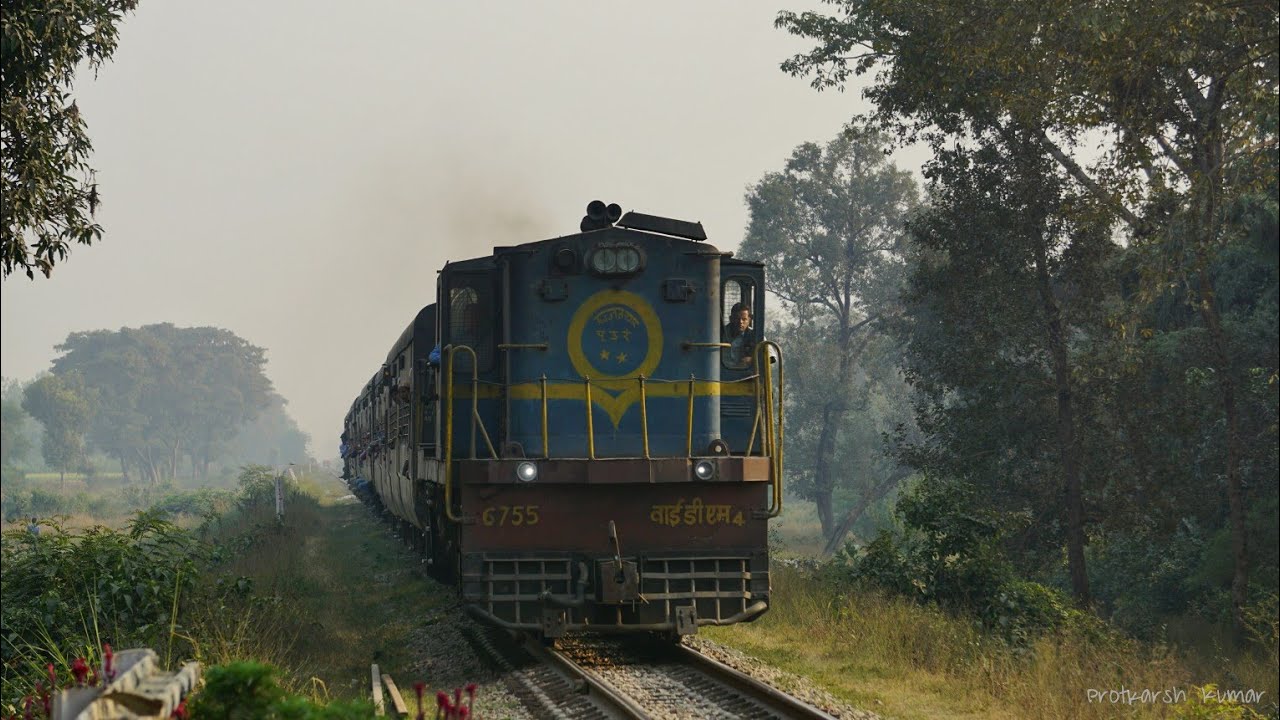 Bahraich Mailani passenger approaching Nanpara with IZN YDM4 6755