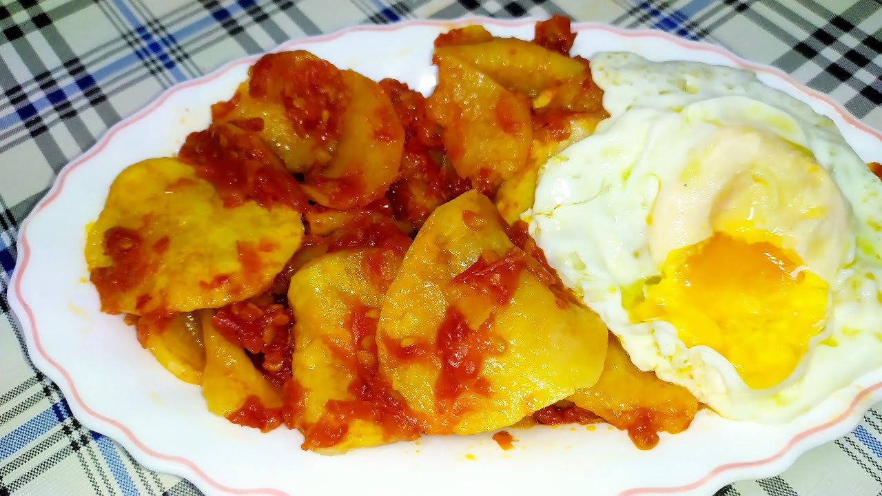 Patatas a lo pobre con tomate