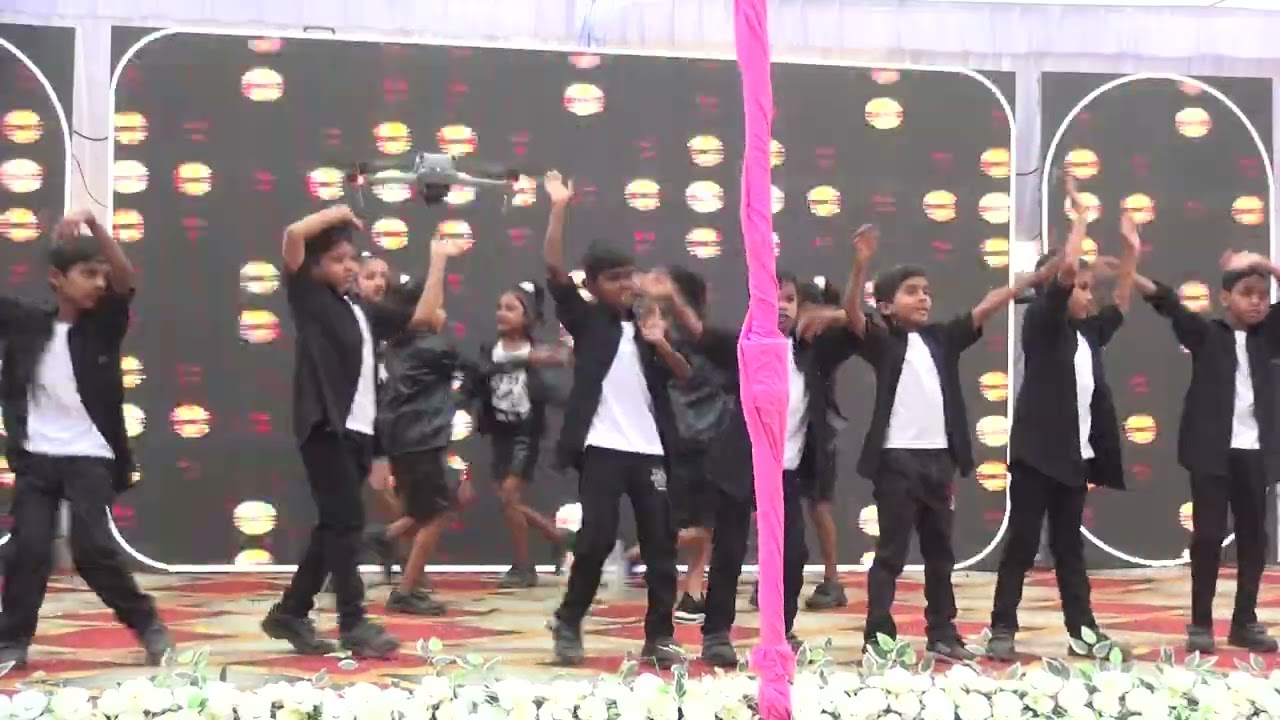 Apna har din Aise jiyo jaise jiya kabhi ho class 2nd annual dance performance