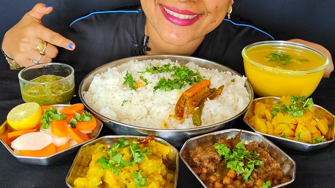 Eating Dal Chawal || Chane Ki Sabji || Kaddu Ki Sabji || Aloo Bhujia || Tamatar Chutney 😋
