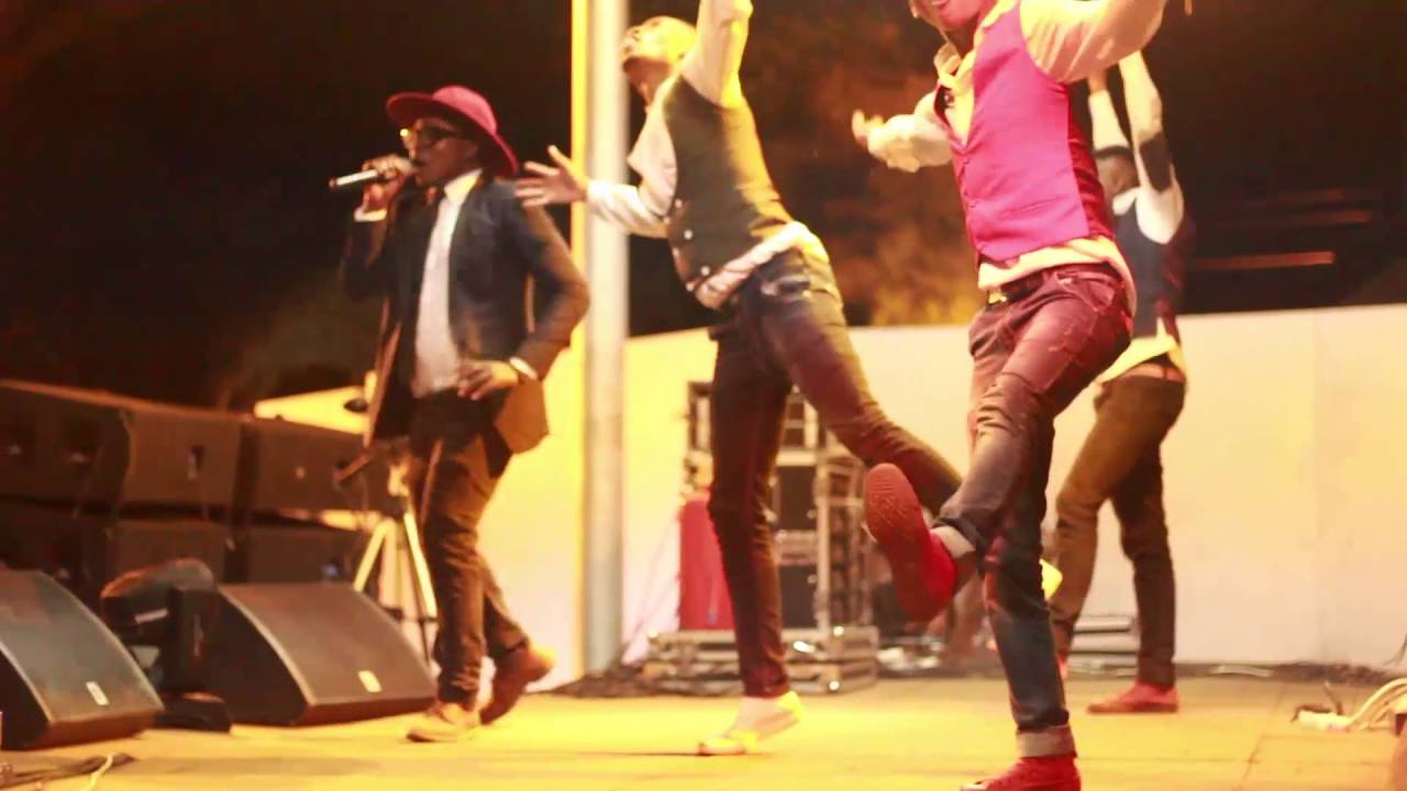 MrMo Performs Penga (Main Mix) Prod. By Rabs Vhafuwi (LIVE)
