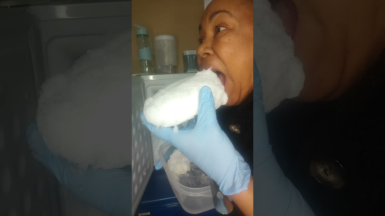 ASMR/ EATING ICE FROM THE SMALL FREEZER/ ICE HUMIDIFIER
