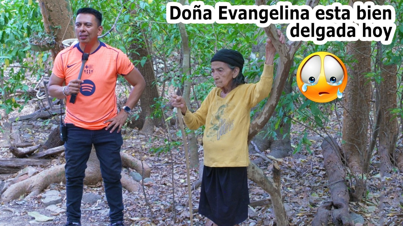 Vean que delgada esta doña Evangelina madre, me comenta que no han tenido comida todo este tiempo EM