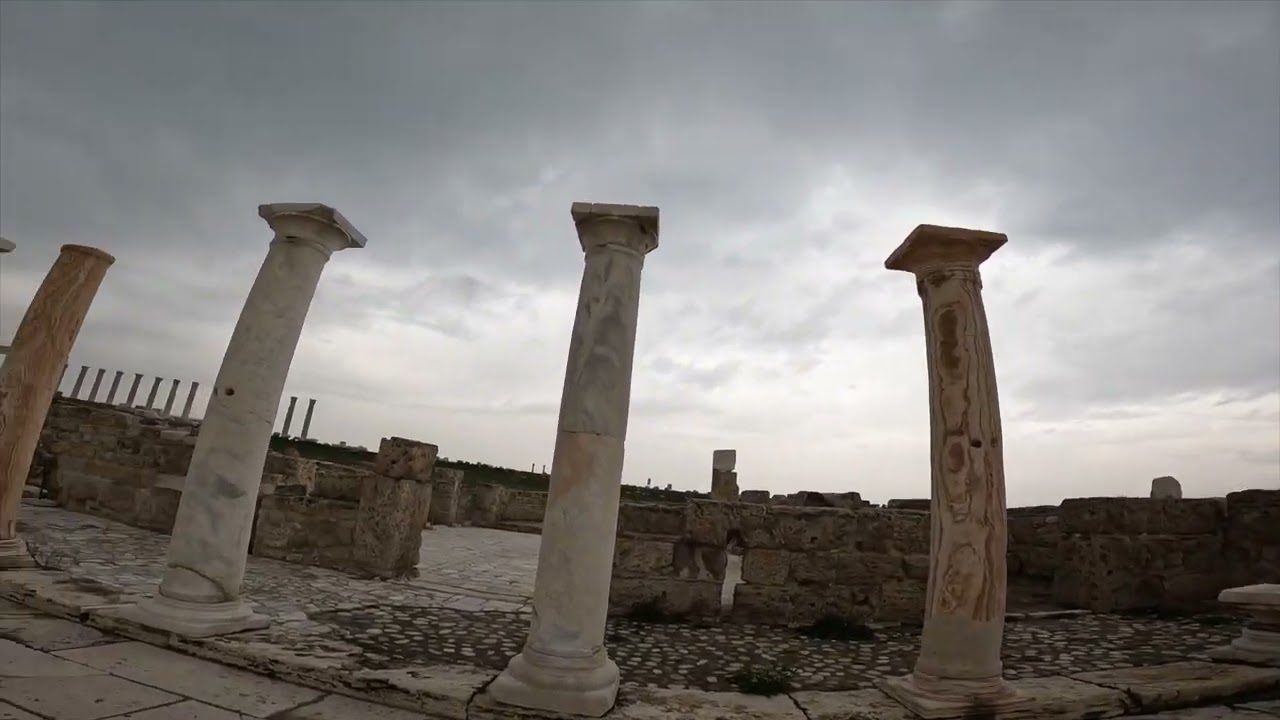 Pamukkale & Hierapolis in Winter (Turquia y las termales de Pamukkale - un día nublado de invierno)