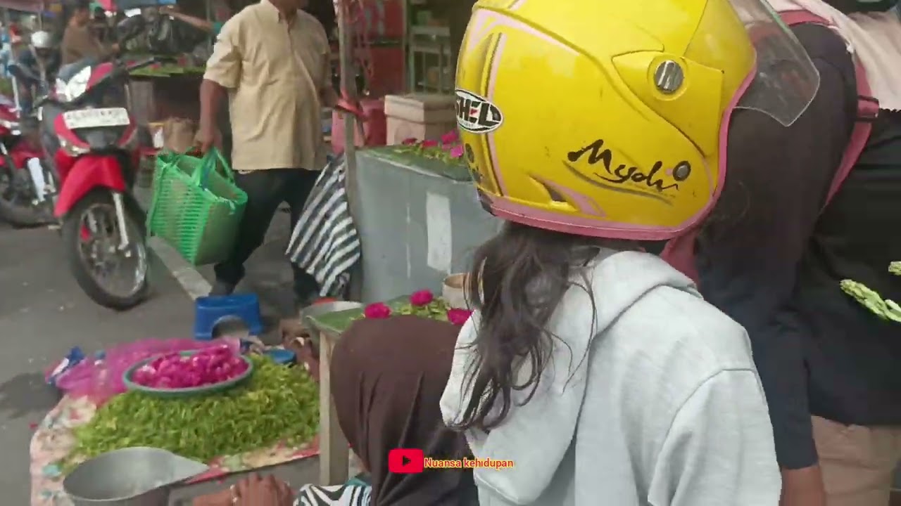 KONDISI DEPAN PASAR KOTA BLITAR, Pengunjung membludak sesaat sebelum menjelang Bulan Suci Ramadhan♥️