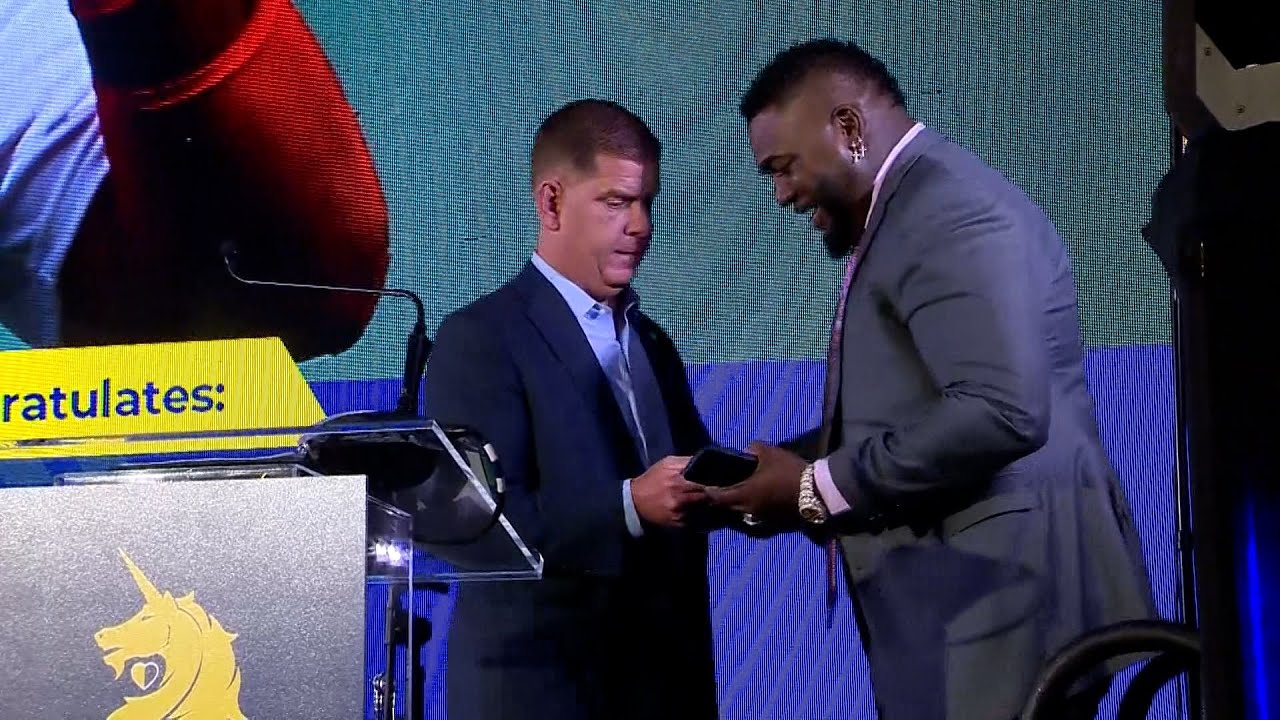 Ortiz receives Patriots' Award from Boston Athletic Association